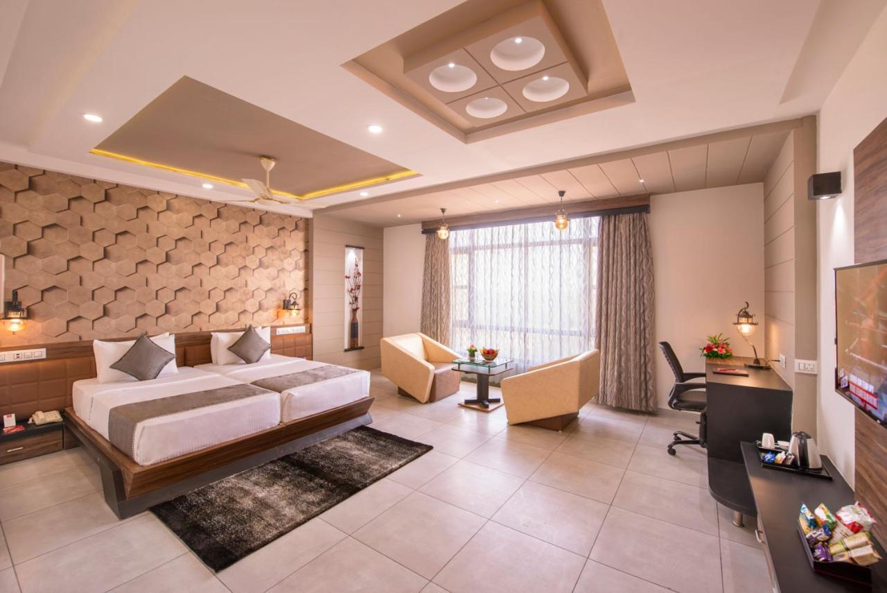 Lords Eco Inn Morbi Екстер'єр фото
